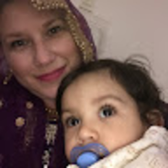 Meet your Posher, Nicole - Picture 1 of 1